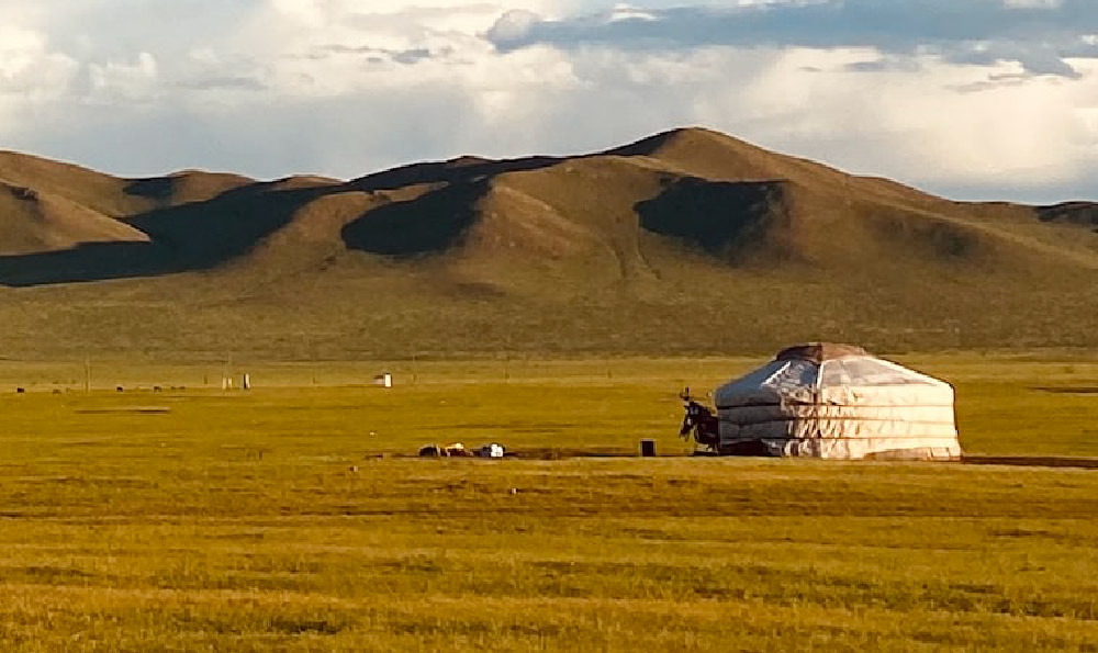 优美的牧场蒙古语